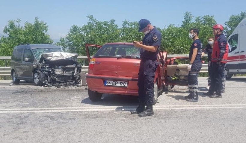 geyve-tarakli-yolunda-feci-kaza-olu-ve-yaralilar-varngfwd2pvcf