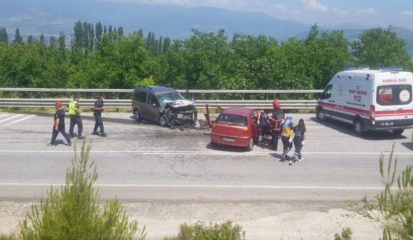 geyve-tarakli-yolunda-feci-kaza-olu-ve-yaralilar-varngfwd2pvcf