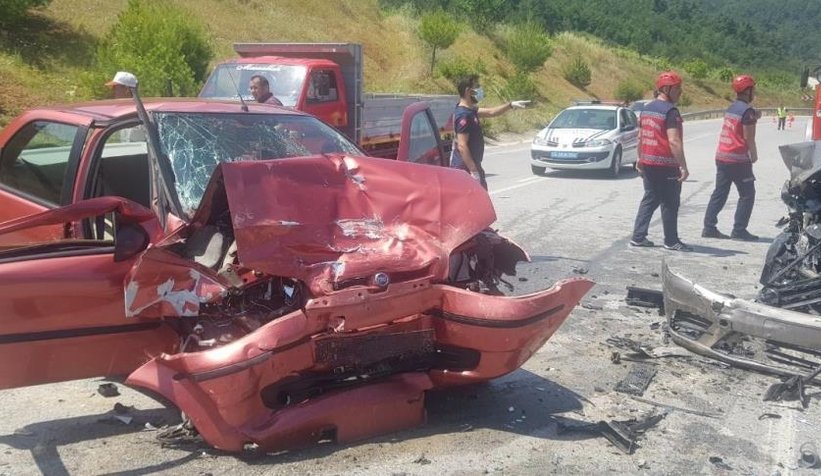 geyve-tarakli-yolunda-feci-kaza-olu-ve-yaralilar-varngfwd2pvcf