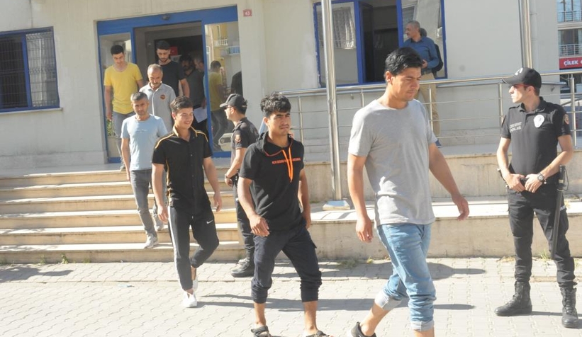 gocmen-kacakcisi-afganlara-operasyonvthtb3r5ne
