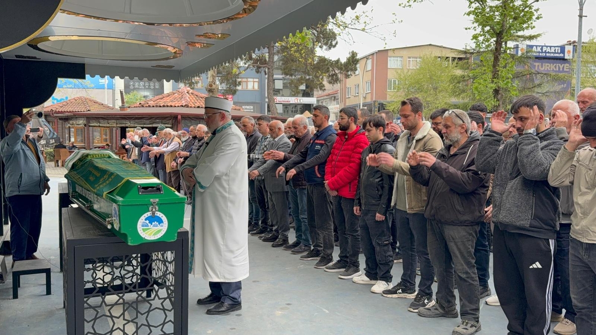 Göğsünden bıçaklanıp öldürülmüştü, toprağa verildi