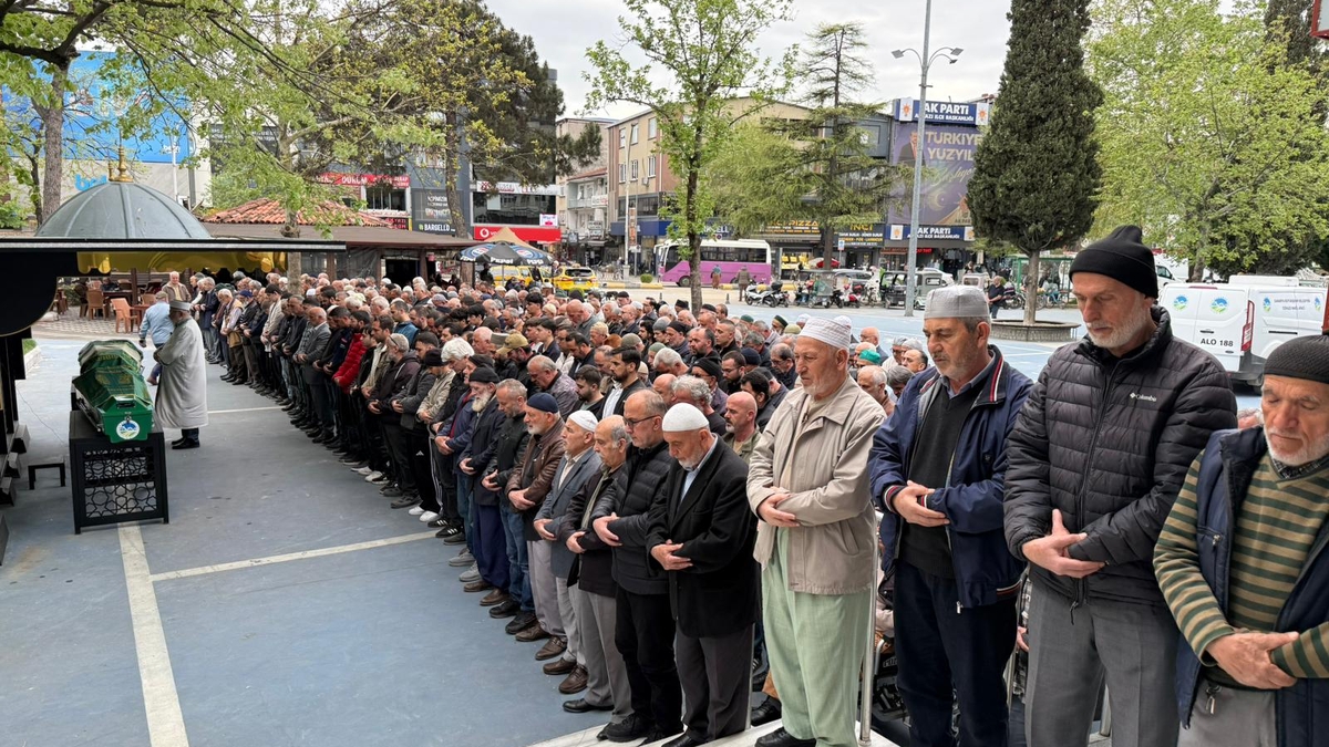 Göğsünden bıçaklanıp öldürülmüştü, toprağa verildi
