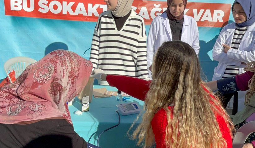gokgoz-ve-turgutluda-300-vatandasa-saglik-taramasiuw1xc1nwnc