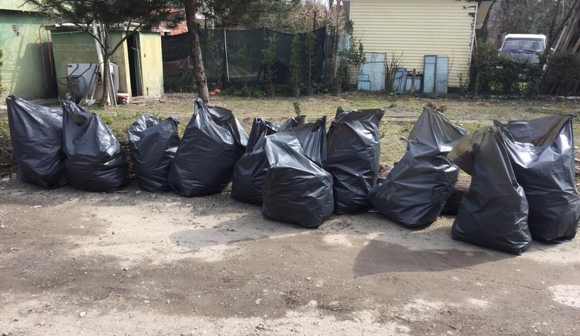 Göl çevresinden 10 poşet çöp toplandı