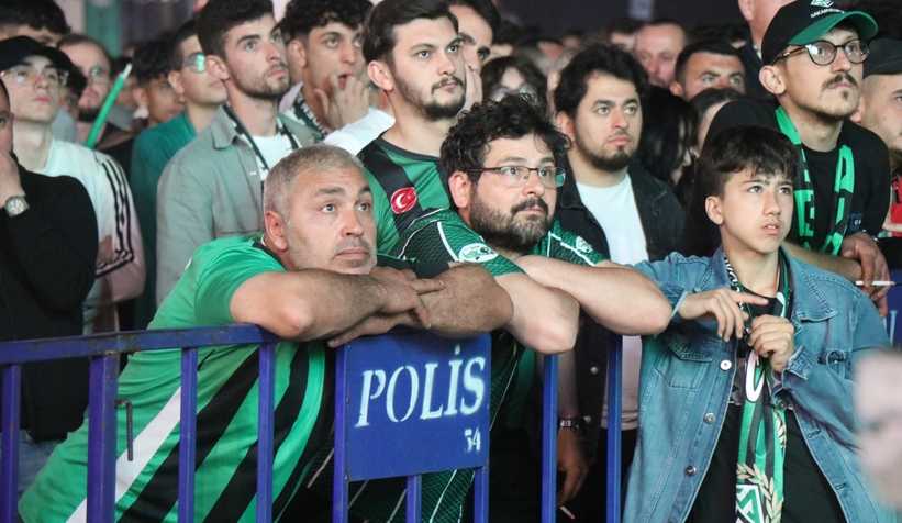 golle-umutlanmistik-taraftar-meydanda-yikildivwnkbetrst