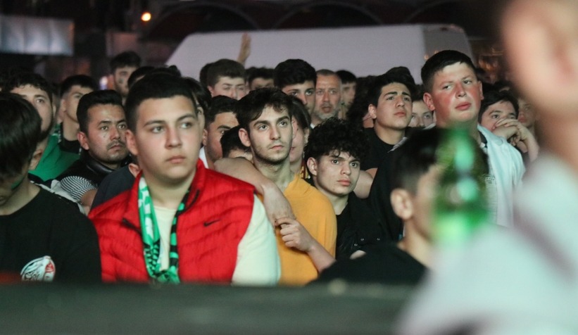 golle-umutlanmistik-taraftar-meydanda-yikildivwnkbetrst