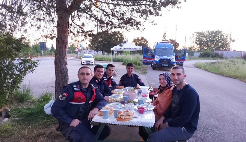 gorev-basindaki-jandarmaya-iftar-surprizinghoa3ltdu