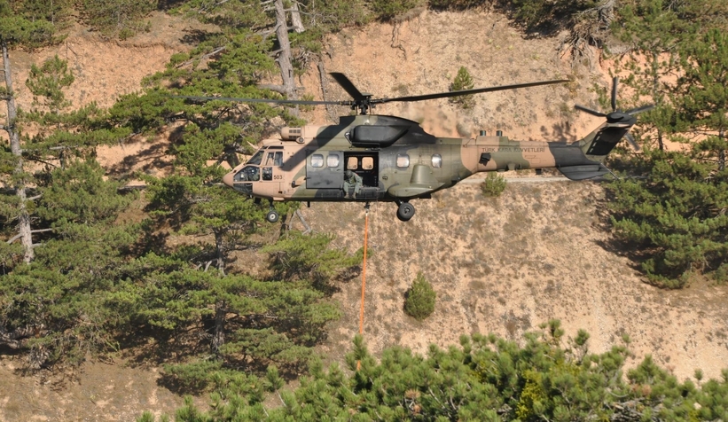 goynuk-teki-orman-yangininda-helikopterler-775-ton-su-attiyul5nwurvv