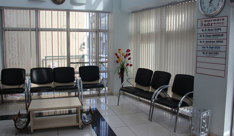 Göz doktoru Alper Dinçyıldız, Özel Marmara Göz Tıp Merkezi’nde
