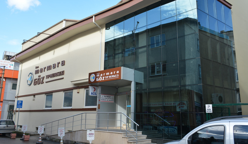 Göz doktoru Alper Dinçyıldız, Özel Marmara Göz Tıp Merkezi’nde