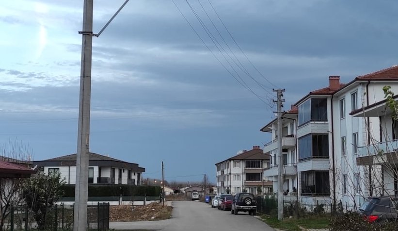 Gündüz yanan sokak aydınlatma lambaları tepki çekti