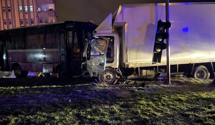 Güneşler çevre yolunda zincirleme kaza: 12 yaralı