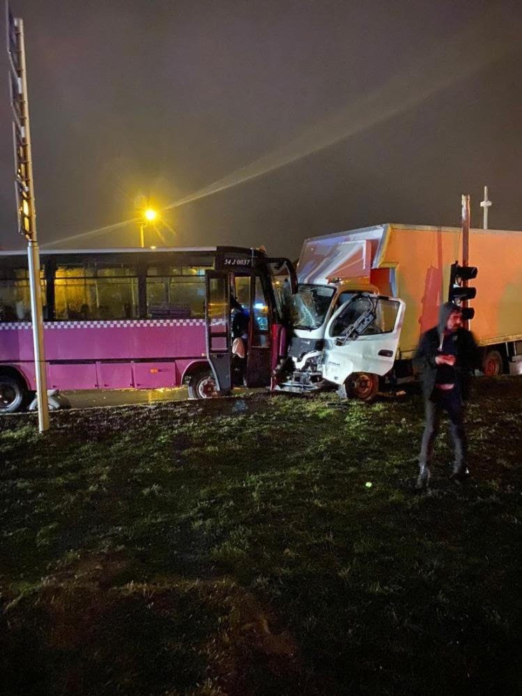 Güneşler çevre yolunda zincirleme kaza: 12 yaralı