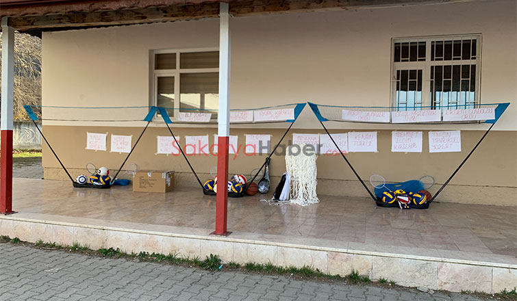 gurbetcilerden-akyazili-cocuklara-spor-malzemesi-yardimittjrywjwtt
