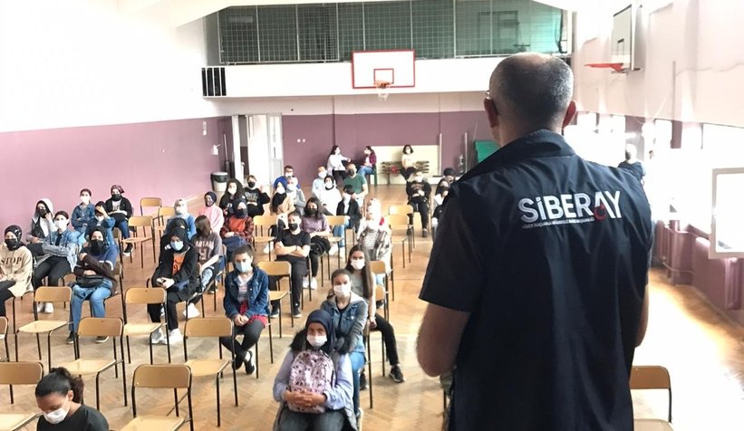 Güvenli internet kullanımını anlattılar