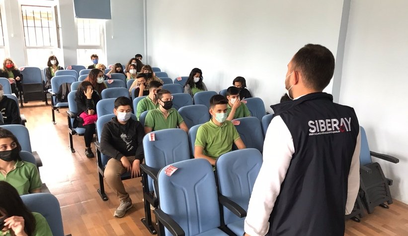 Güvenli internet kullanımını anlattılar