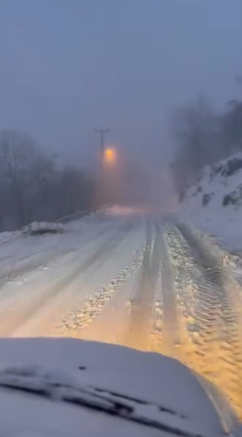 guzleke-kar-keyfi-icin-ciktilar-yol-heveslerini-yarida-kestimvvzt2xlct