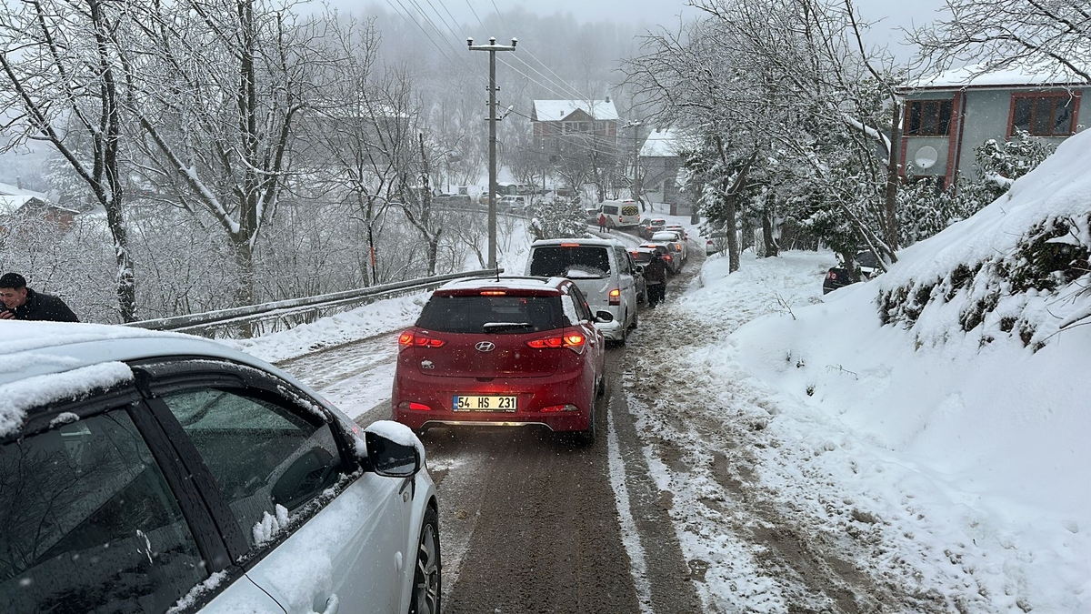 Güzlek’te kızak keyfi, ulaşımda çile
