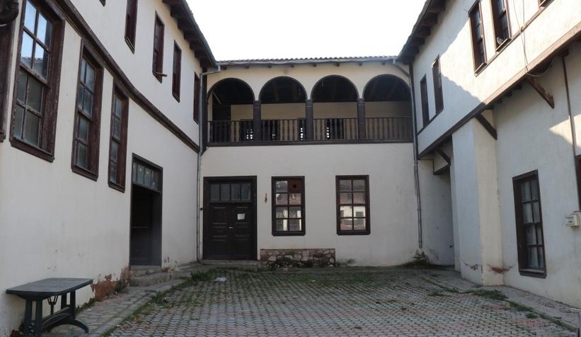 Hacı Atıf Hanı 200 yıldır tarihe tanıklık ediyor