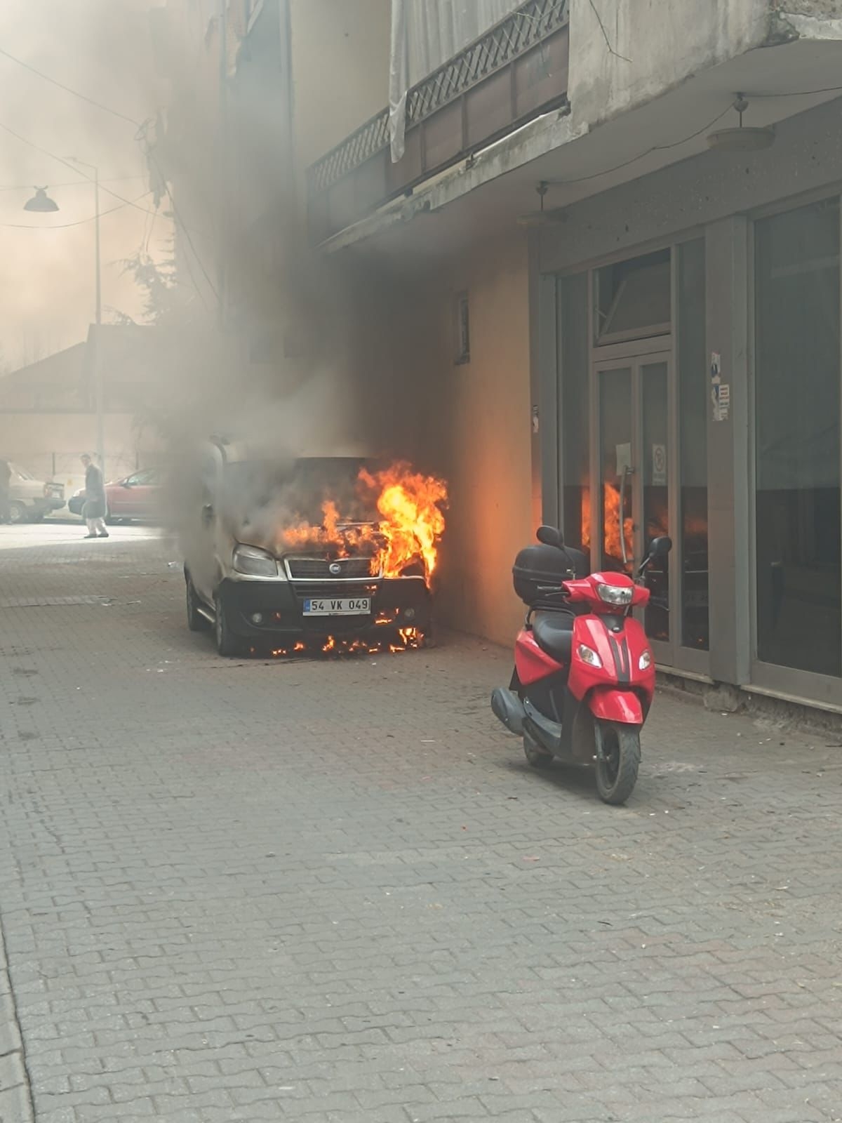 Hafif ticari araç alev alev yandı