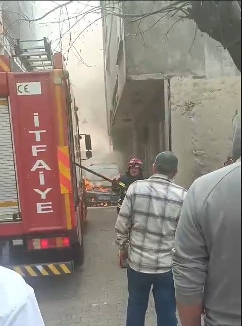 Hafif ticari araç alev alev yandı