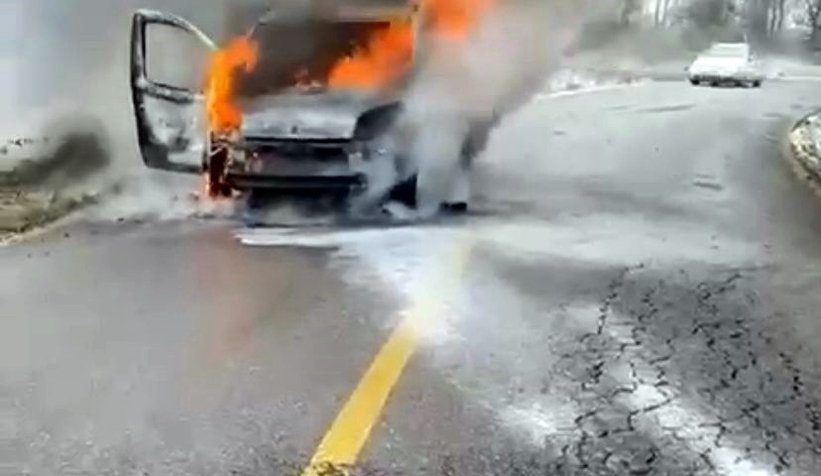 Hafif ticari araç alev alev yandı