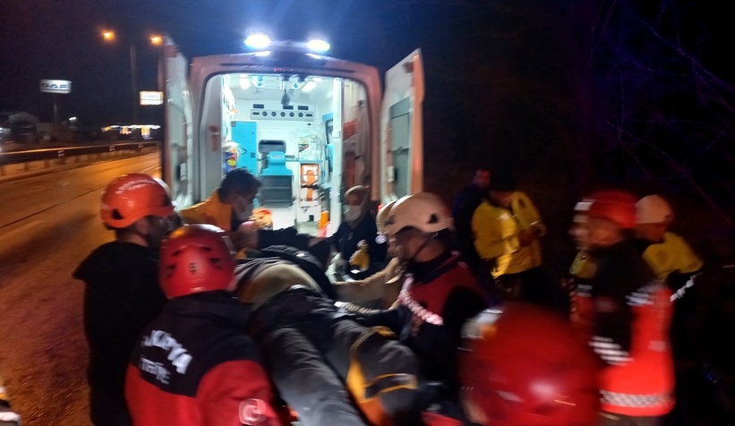 Hafif ticari araç şarampole uçtu