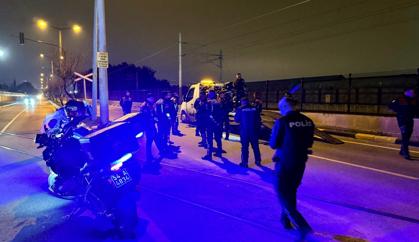 Hafif ticari araç yunus ekibine çarptı: 4 yaralı