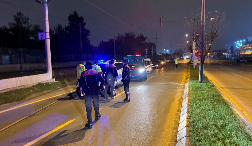 Hafif ticari araç yunus ekibine çarptı: 4 yaralı