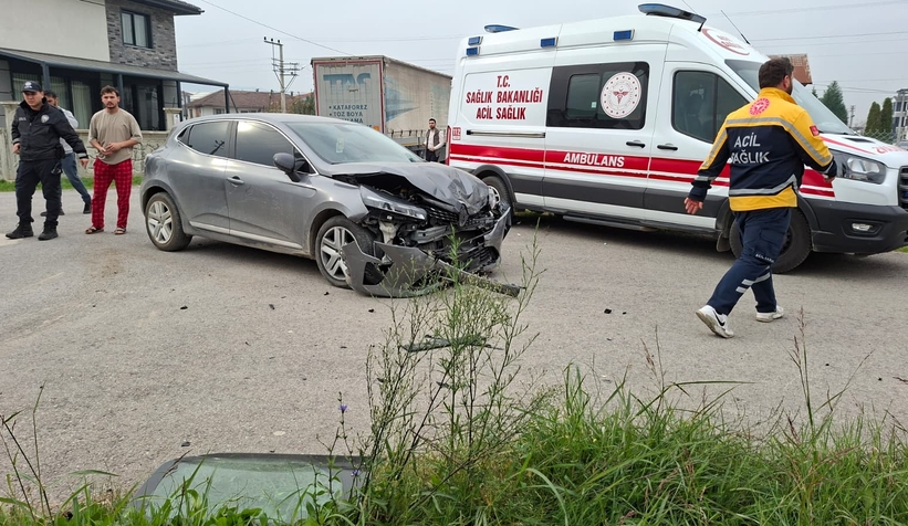 hafif-ticari-ile-otomobil-carpisti-1-yaraliwmpuou8wyw