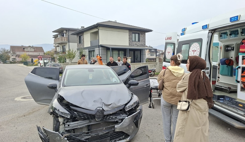 hafif-ticari-ile-otomobil-carpisti-1-yaraliwmpuou8wyw