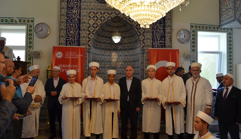 Hafızlığını tamamlayan öğrencilere icazetleri verildi