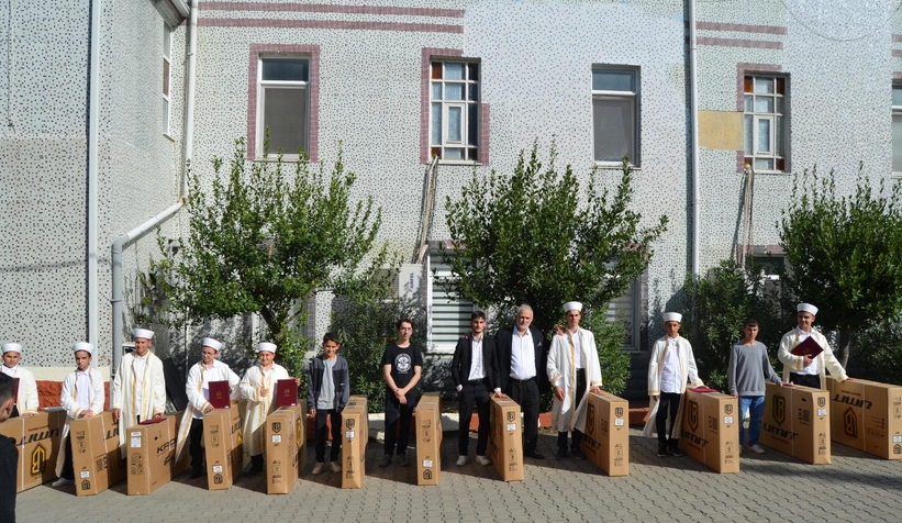 Hafızlığını tamamlayan öğrencilere icazetleri verildi