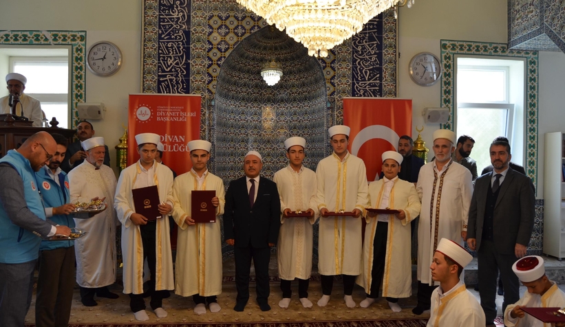 Hafızlığını tamamlayan öğrencilere icazetleri verildi