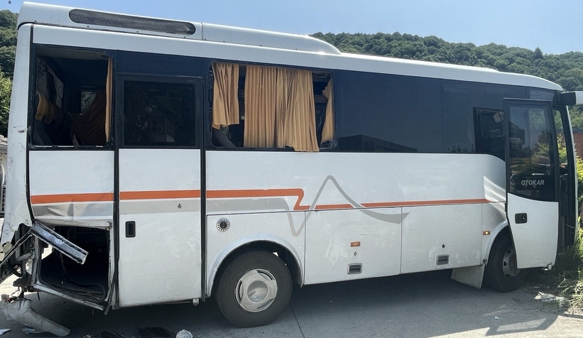 hafriyat-kamyonu-ile-tur-midibusu-carpistisu5ttuvpak