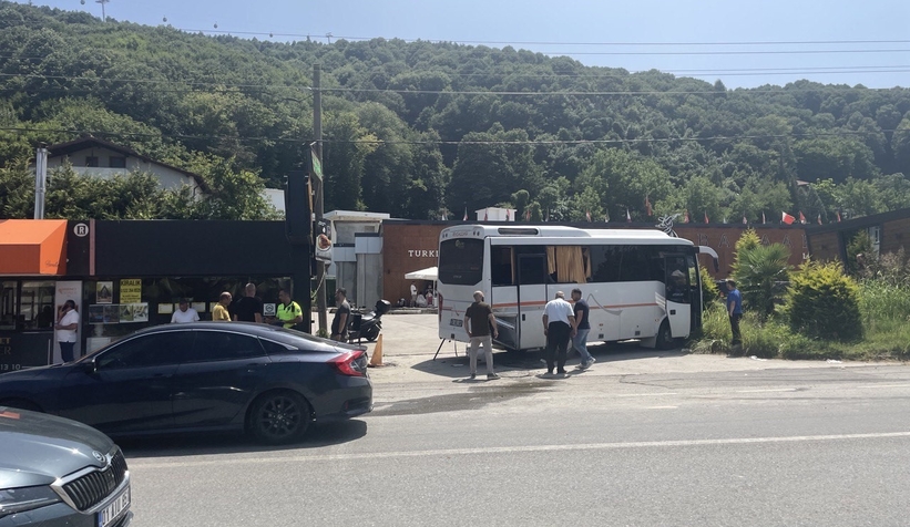 hafriyat-kamyonu-ile-tur-midibusu-carpistisu5ttuvpak