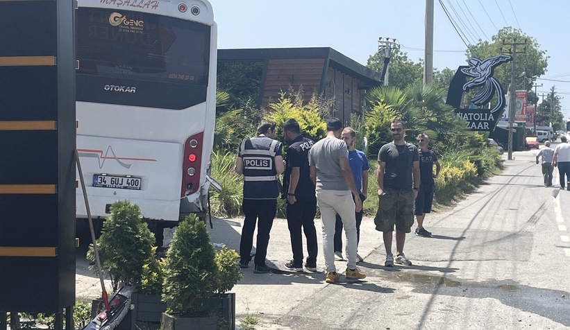 hafriyat-kamyonu-ile-tur-midibusu-carpistisu5ttuvpak
