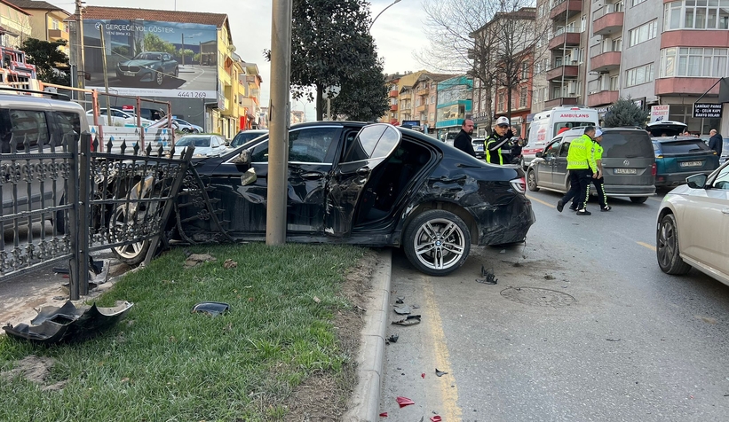 Hafriyat kamyonu otomobile çarptı: 2 yaralı