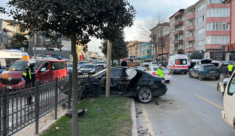 Hafriyat kamyonu otomobile çarptı: 2 yaralı