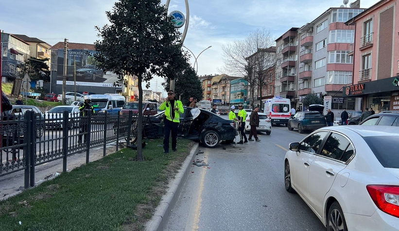 Hafriyat kamyonu otomobile çarptı: 2 yaralı