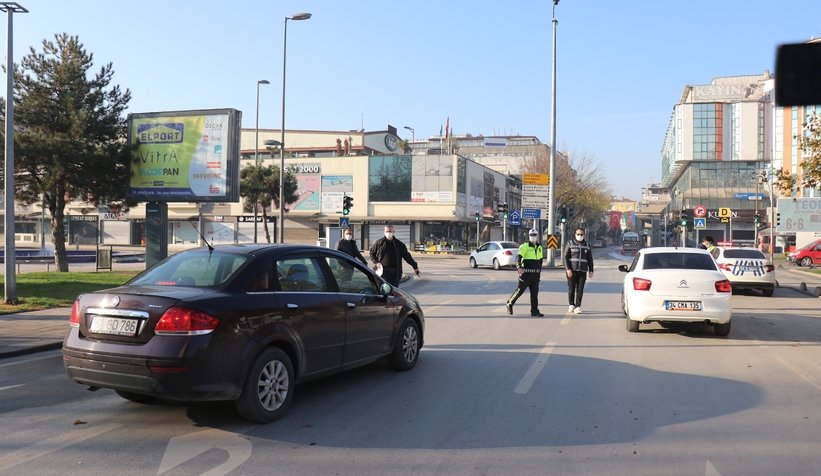 Hafta sonu yasağın ilk gününde polis denetimde