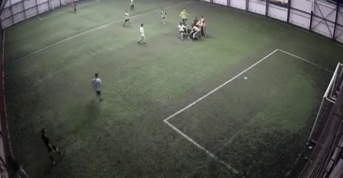 Halı saha boks ringine döndü