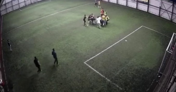 Halı saha boks ringine döndü