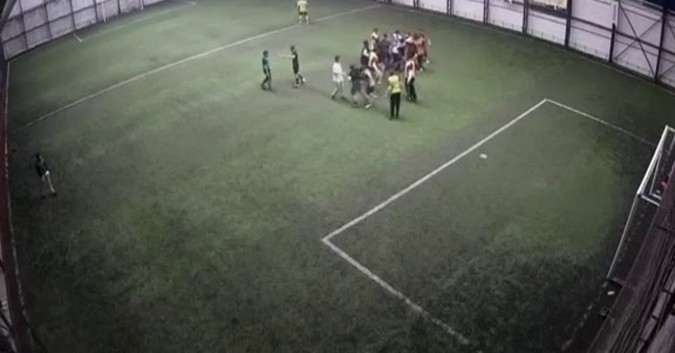 Halı saha boks ringine döndü