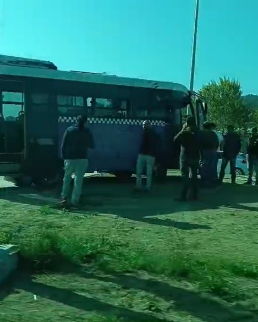 halk-otobusune-carpan-kamyonu-kullanan-kisi-ehliyetsiz-ciktice94bmhkst