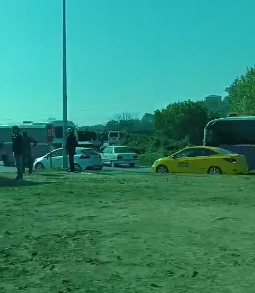 halk-otobusune-carpan-kamyonu-kullanan-kisi-ehliyetsiz-ciktice94bmhkst