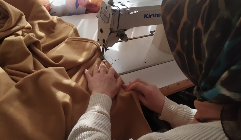 Hanımlar depremzedeler için üretiyorlar