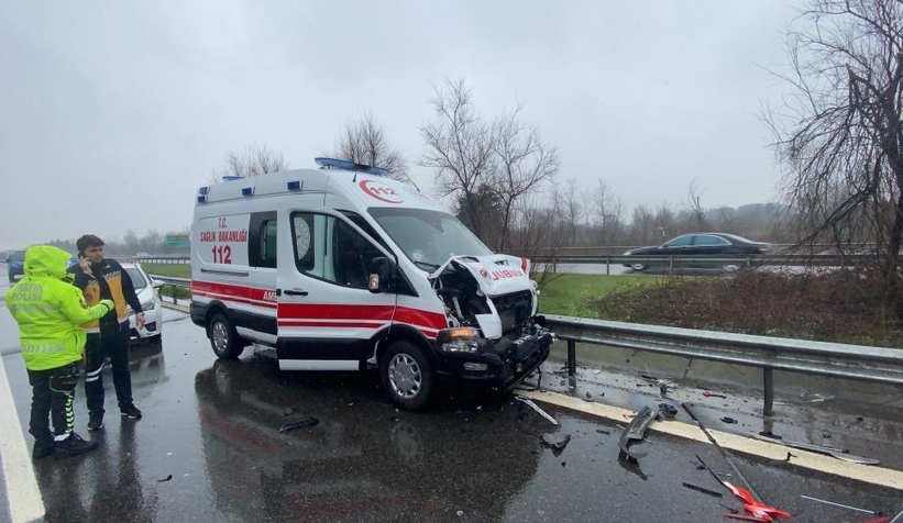 hasta-nakli-yapan-ambulans-kaza-yapti-2-yaraliwndivtjlce