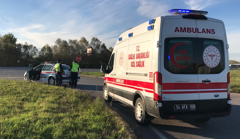 Hasta taşıyan ambulans kaz ayaptı
