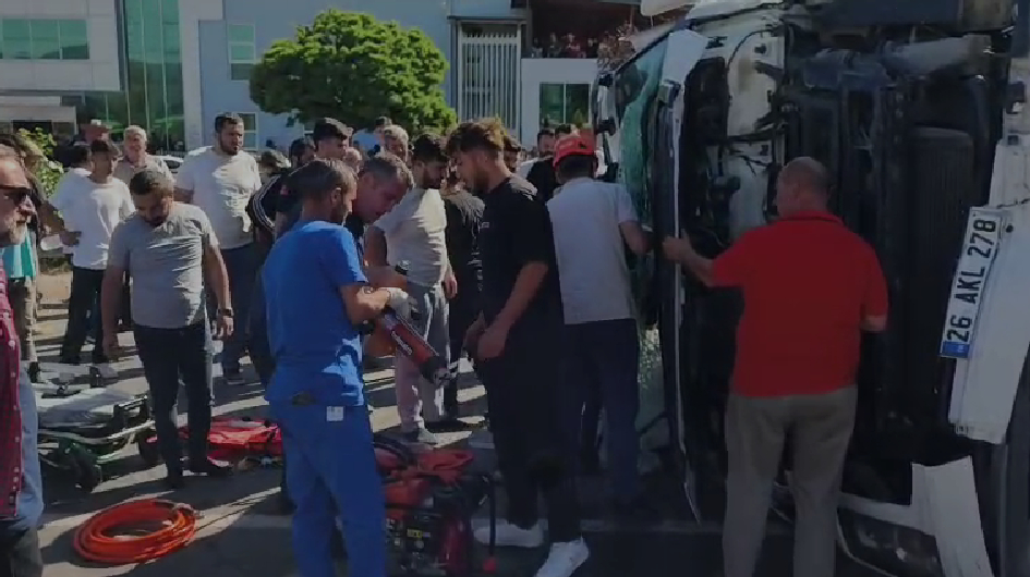 Hastane önünde feci kaza: Biri doktor 2 yaralı